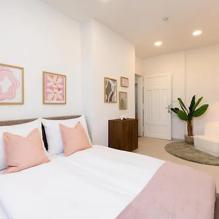 Cozy Luxury 1 *